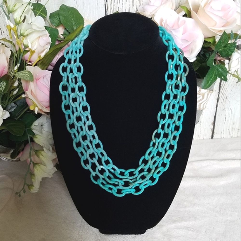 Light Green Three Link Row Necklace